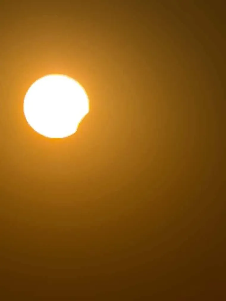 Pomrčina odu&scaron;evila Hrvate: Čitatelji &scaron;alju fotografije neobičnog prizora!