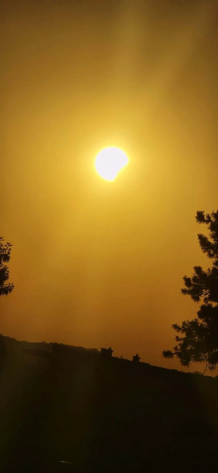 Pomrčina odu&scaron;evila Hrvate: Čitatelji &scaron;alju fotografije neobičnog prizora!