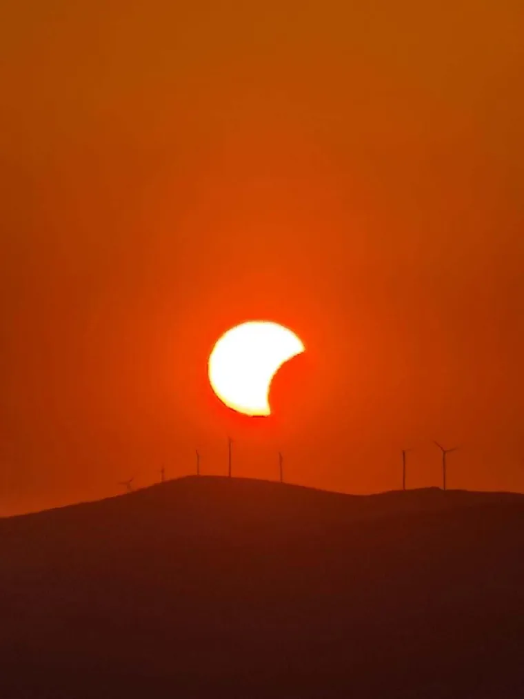 Pomrčina odu&scaron;evila Hrvate: Čitatelji &scaron;alju fotografije neobičnog prizora!