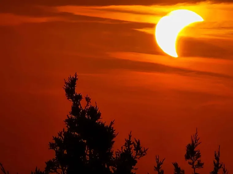 Pomrčina odu&scaron;evila Hrvate: Čitatelji &scaron;alju fotografije neobičnog prizora!