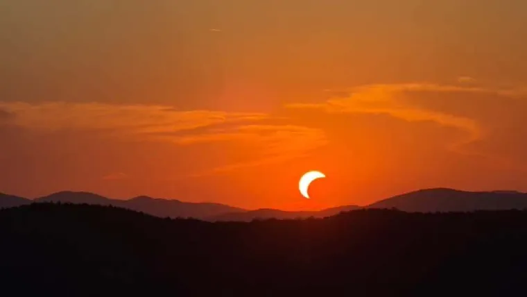 Pomrčina odu&scaron;evila Hrvate: Čitatelji &scaron;alju fotografije neobičnog prizora!