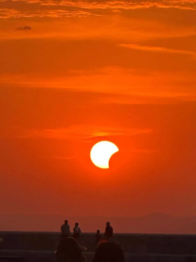 Pomrčina odu&scaron;evila Hrvate: Čitatelji &scaron;alju fotografije neobičnog prizora!
