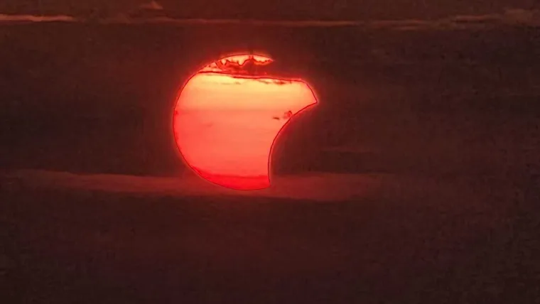 Pomrčina odu&scaron;evila Hrvate: Čitatelji &scaron;alju fotografije neobičnog prizora!