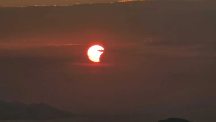Pomrčina odu&scaron;evila Hrvate: Čitatelji &scaron;alju fotografije neobičnog prizora!
