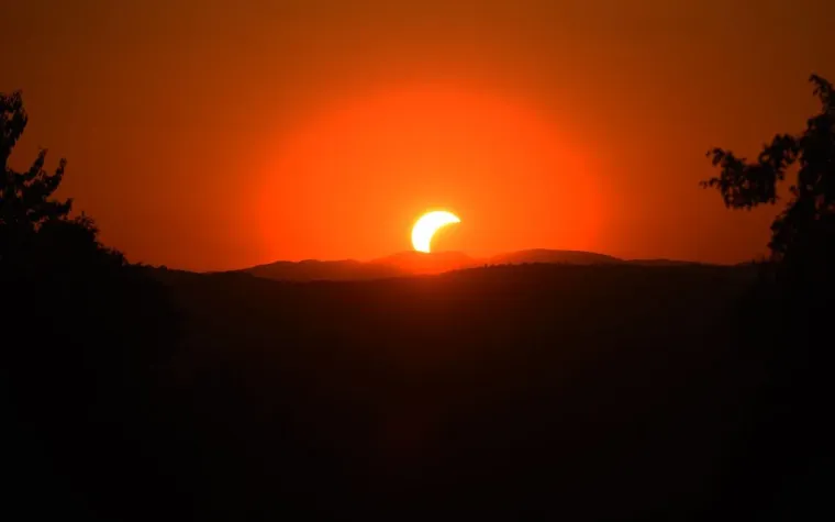 Pomrčina odu&scaron;evila Hrvate: Čitatelji &scaron;alju fotografije neobičnog prizora!