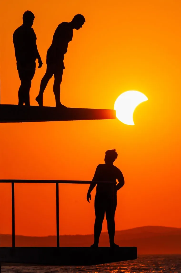 O ovim će se fotografijama jo&scaron; dugo pričati: Hrvatski fotografi uhvatili magične trenutke pomrčine!