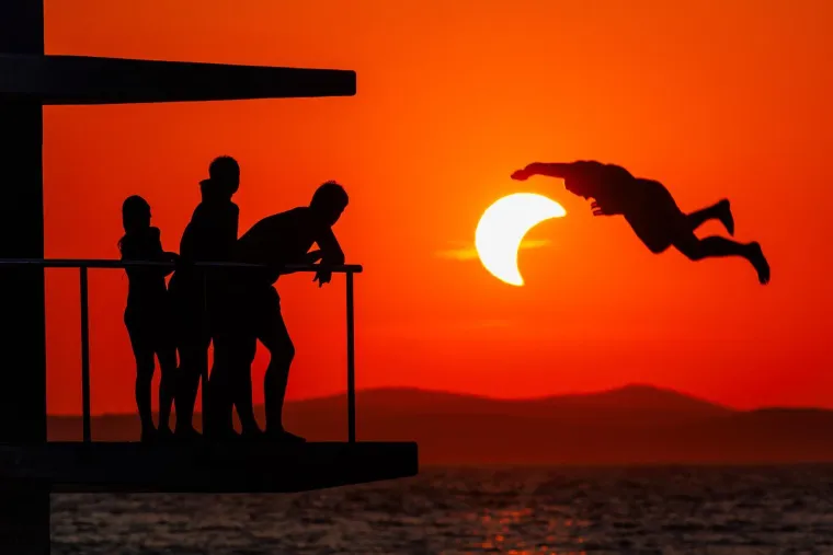 O ovim će se fotografijama jo&scaron; dugo pričati: Hrvatski fotografi uhvatili magične trenutke pomrčine!