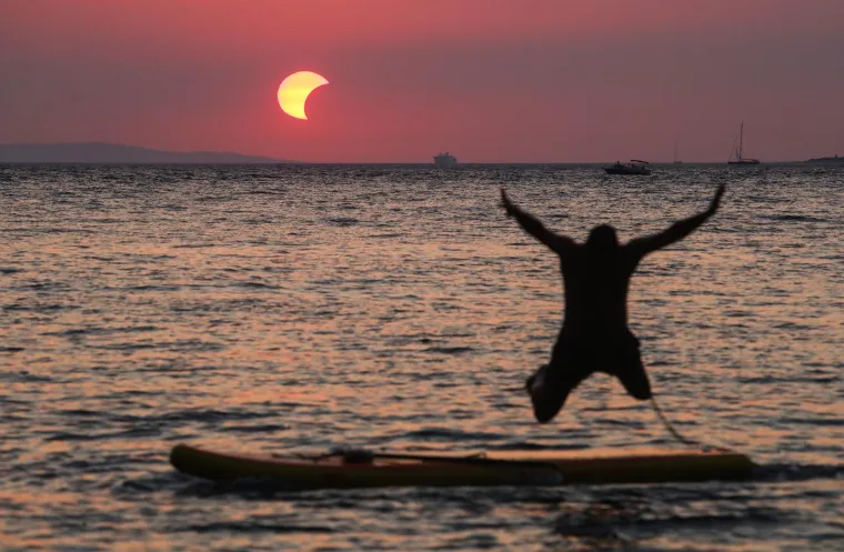 O ovim će se fotografijama jo&scaron; dugo pričati: Hrvatski fotografi uhvatili magične trenutke pomrčine!