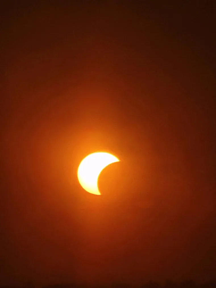 Pomrčina Sunca je izgledala spektakularno: Ovo su va&scaron;e fotografije koje ste nam slali iz cijele Hrvatske