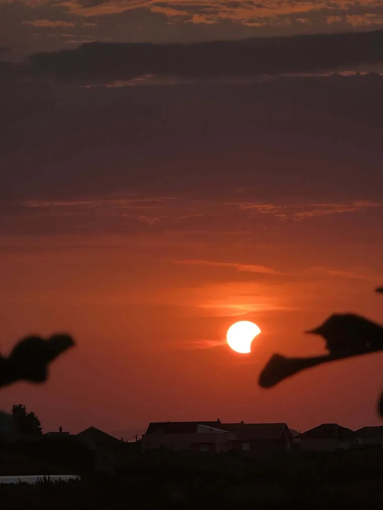 Pomrčina Sunca je izgledala spektakularno: Ovo su va&scaron;e fotografije koje ste nam slali iz cijele Hrvatske