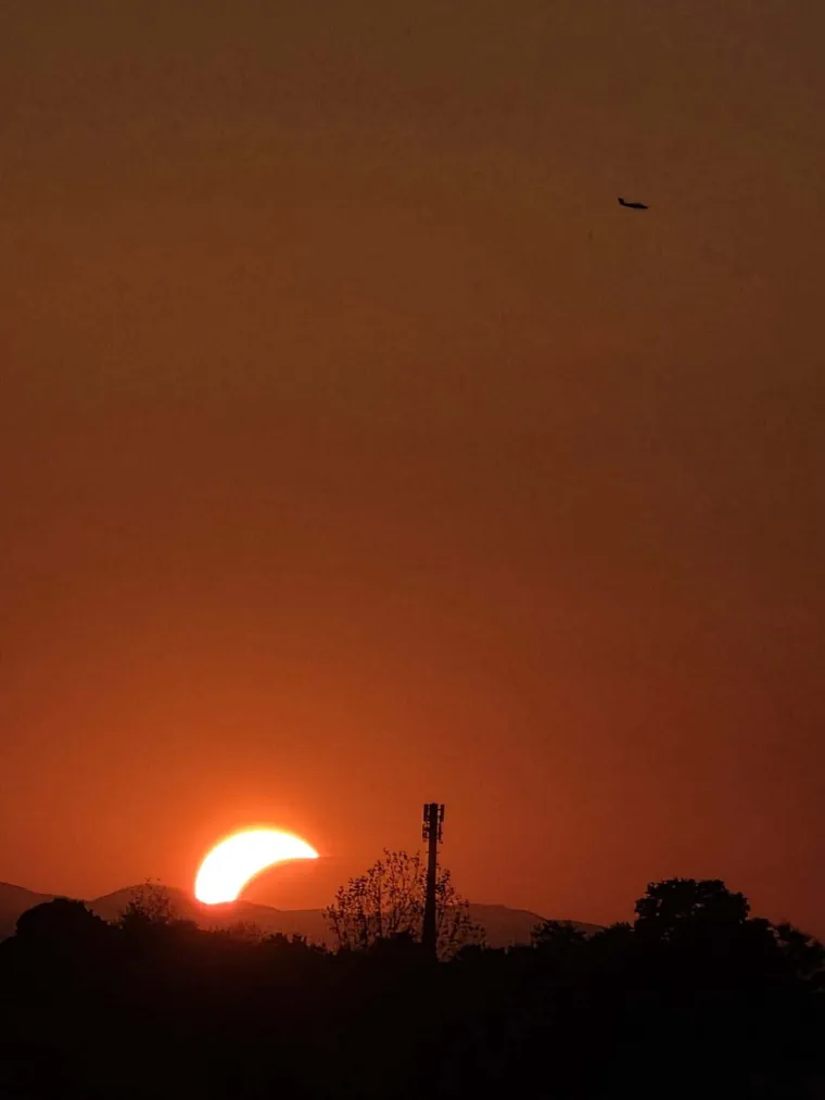 Pomrčina Sunca je izgledala spektakularno: Ovo su va&scaron;e fotografije koje ste nam slali iz cijele Hrvatske