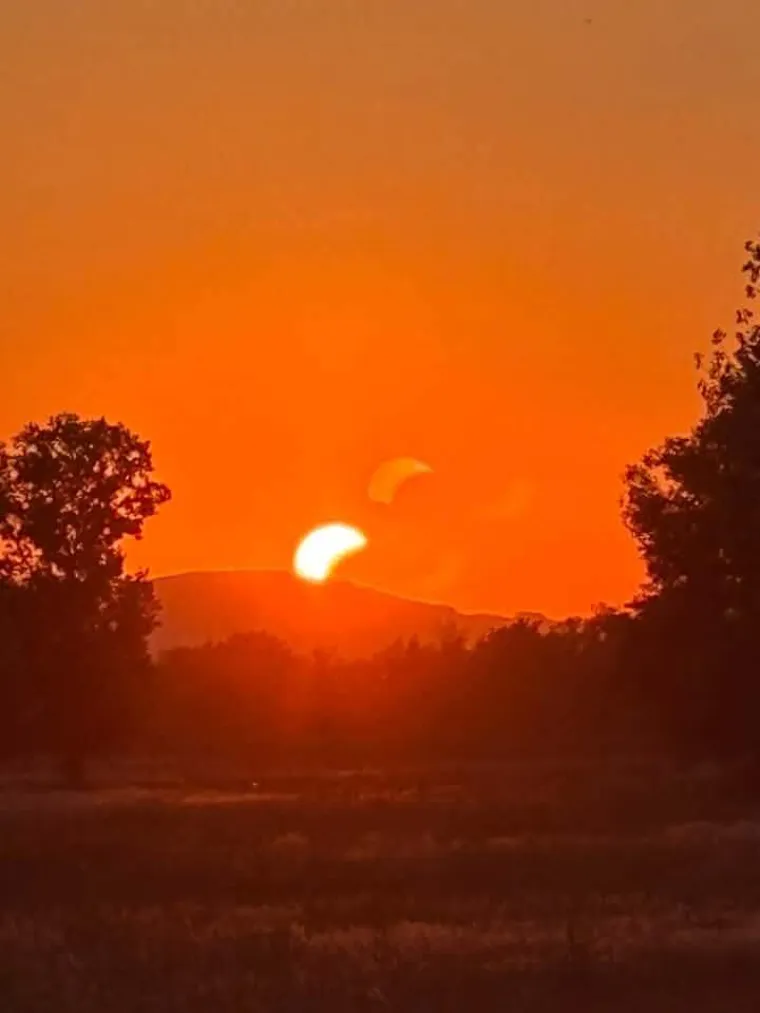 Pomrčina Sunca je izgledala spektakularno: Ovo su va&scaron;e fotografije koje ste nam slali iz cijele Hrvatske