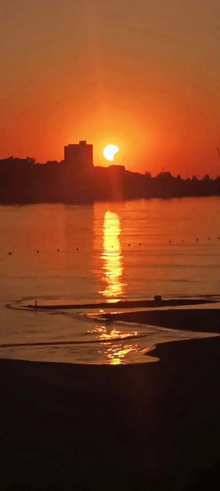 Pomrčina Sunca je izgledala spektakularno: Ovo su va&scaron;e fotografije koje ste nam slali iz cijele Hrvatske
