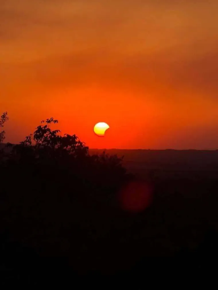 Pomrčina Sunca je izgledala spektakularno: Ovo su va&scaron;e fotografije koje ste nam slali iz cijele Hrvatske