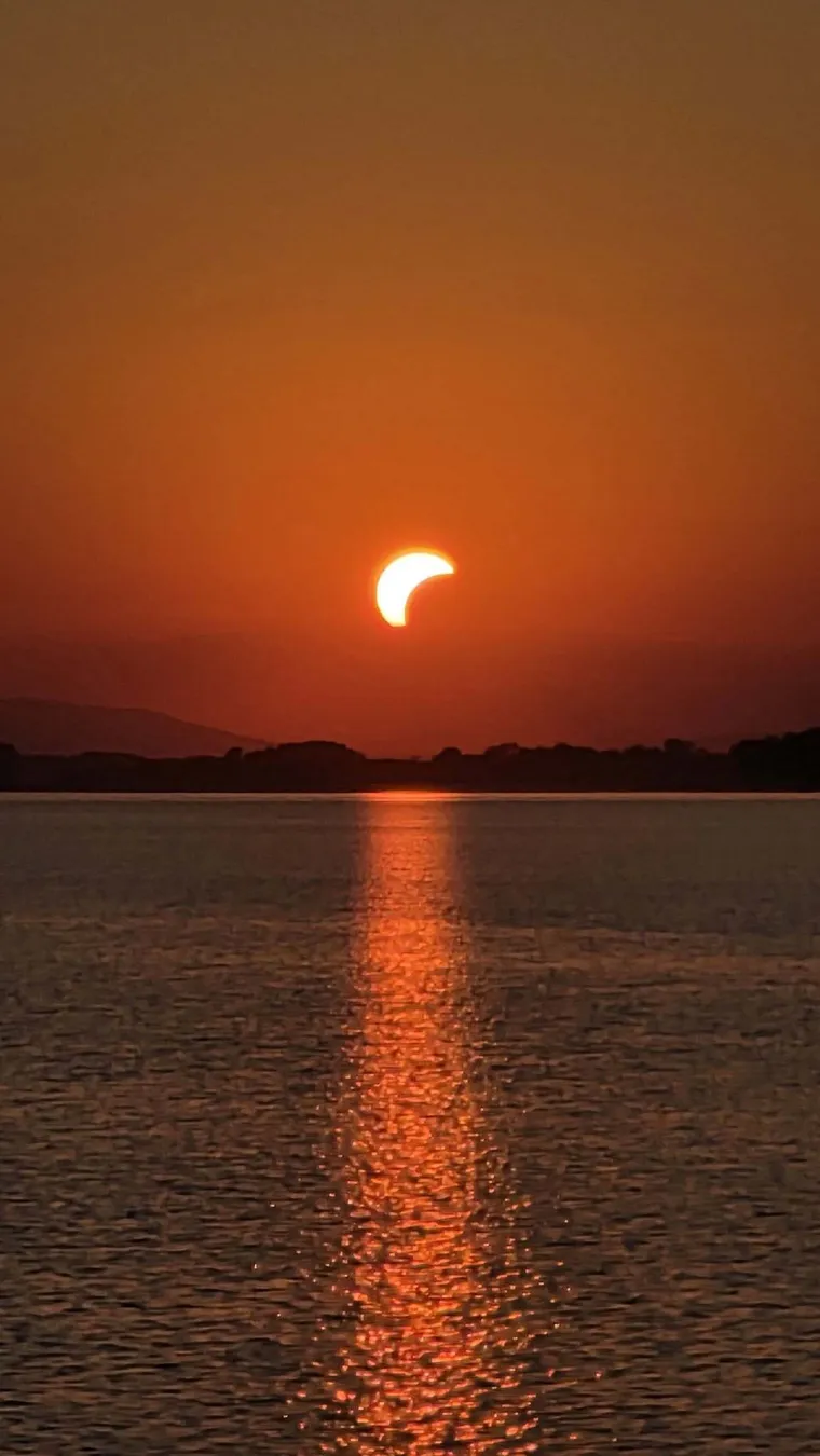 Pomrčina Sunca je izgledala spektakularno: Ovo su va&scaron;e fotografije koje ste nam slali iz cijele Hrvatske