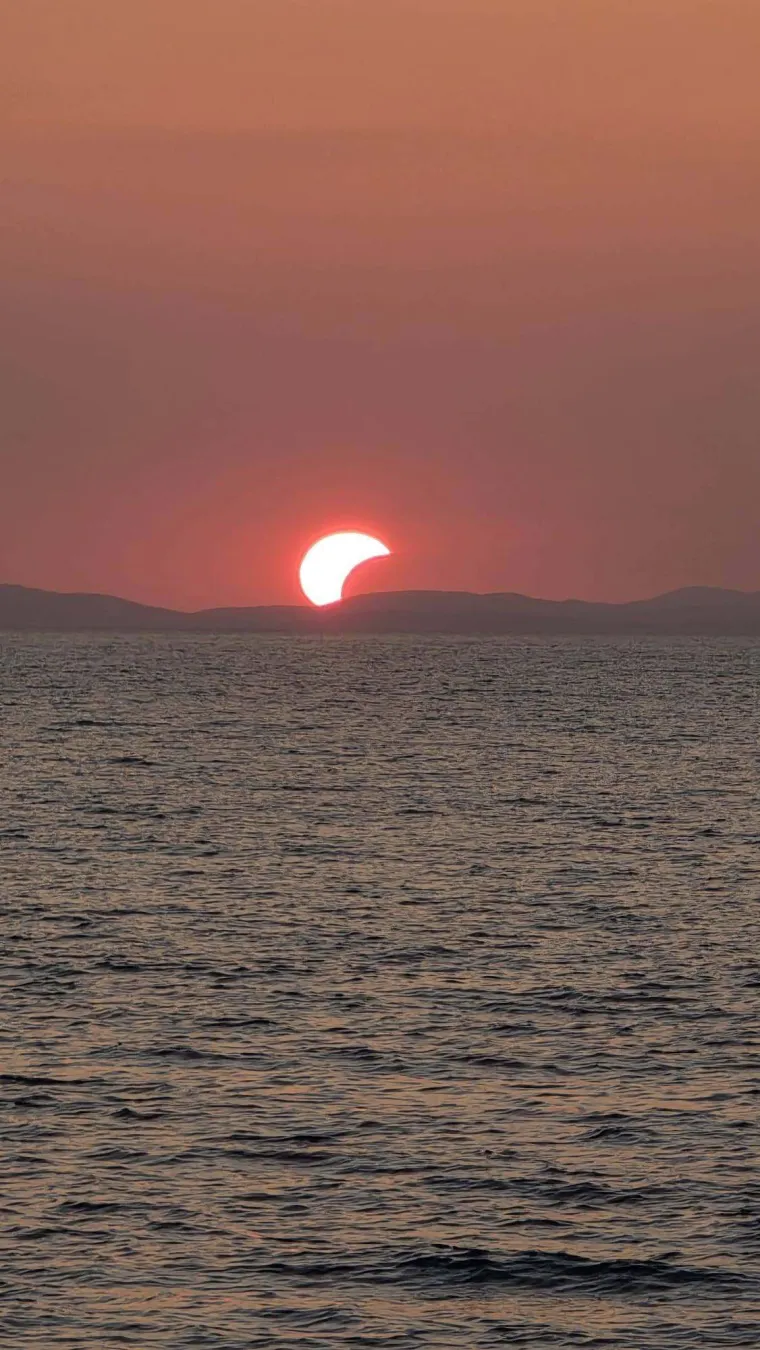 Pomrčina Sunca je izgledala spektakularno: Ovo su va&scaron;e fotografije koje ste nam slali iz cijele Hrvatske