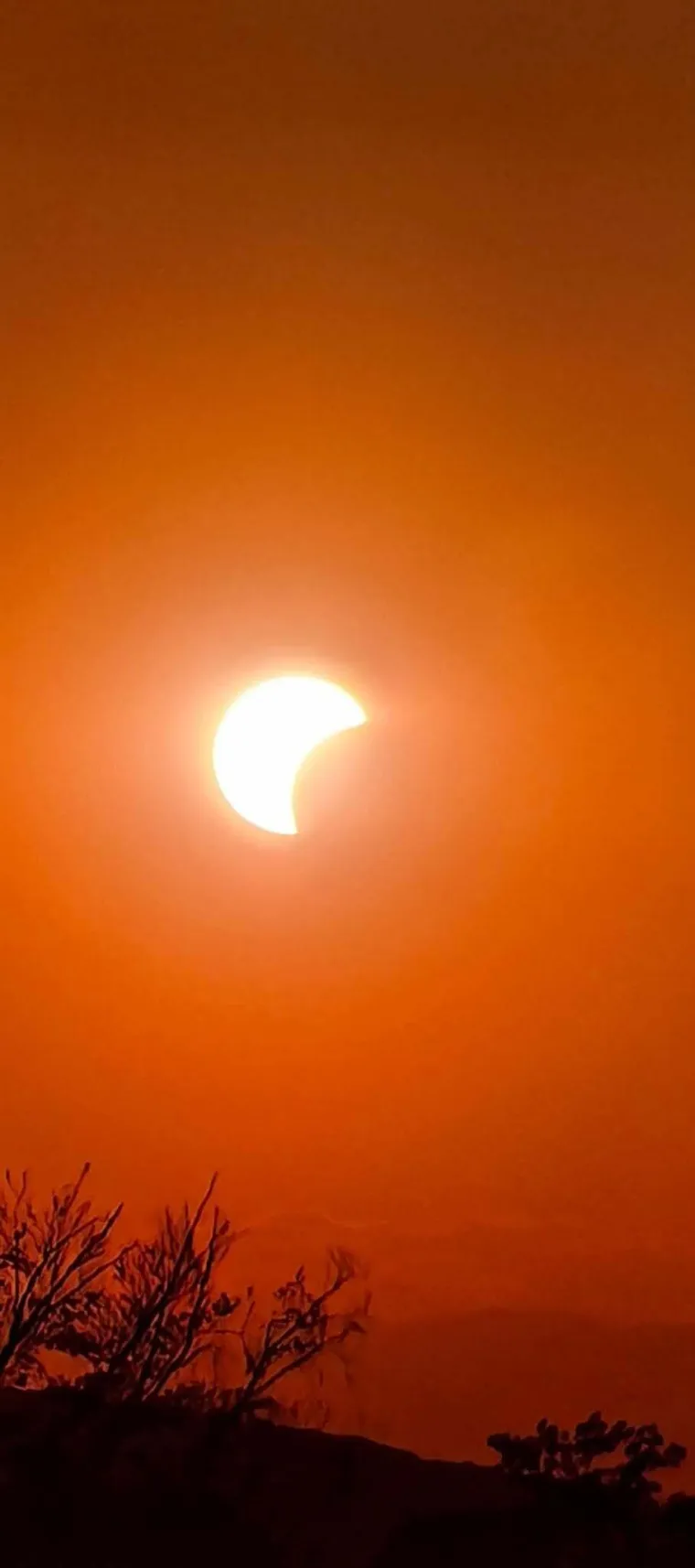 Pomrčina Sunca je izgledala spektakularno: Ovo su va&scaron;e fotografije koje ste nam slali iz cijele Hrvatske