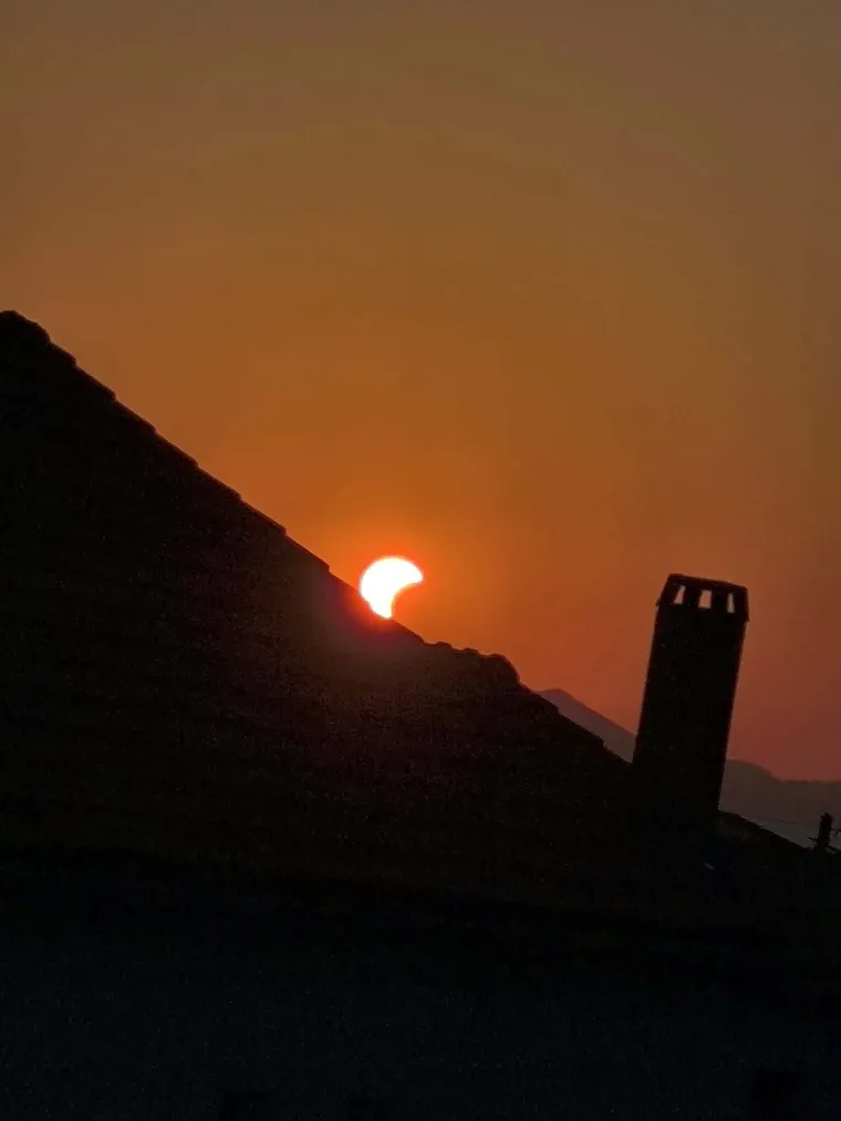 Pomrčina Sunca je izgledala spektakularno: Ovo su va&scaron;e fotografije koje ste nam slali iz cijele Hrvatske