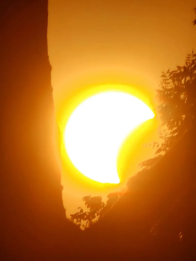 Pomrčina Sunca je izgledala spektakularno: Ovo su va&scaron;e fotografije koje ste nam slali iz cijele Hrvatske