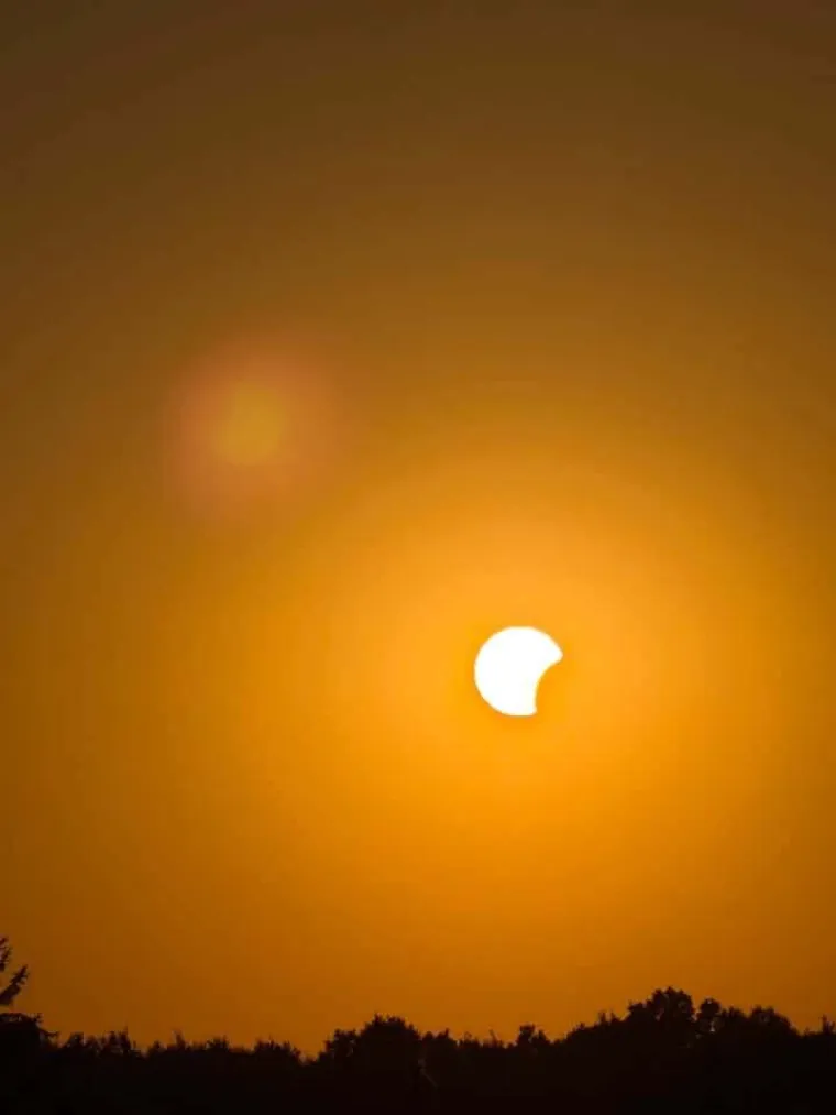 Pomrčina Sunca je izgledala spektakularno: Ovo su va&scaron;e fotografije koje ste nam slali iz cijele Hrvatske