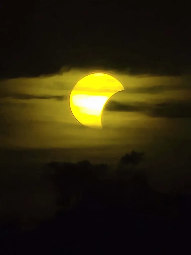 Pomrčina Sunca je izgledala spektakularno: Ovo su va&scaron;e fotografije koje ste nam slali iz cijele Hrvatske
