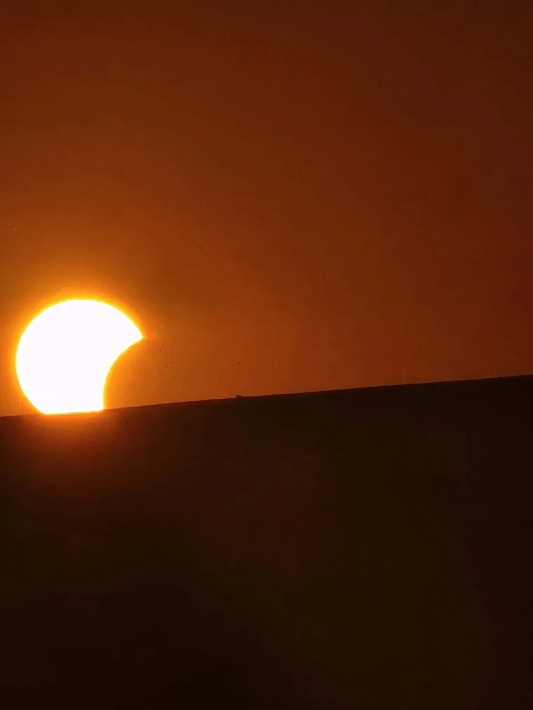 Pomrčina Sunca je izgledala spektakularno: Ovo su va&scaron;e fotografije koje ste nam slali iz cijele Hrvatske