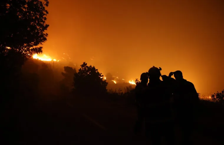 Ovako izgleda pakao: Pogledajte kako vatra guta sve pred sobom