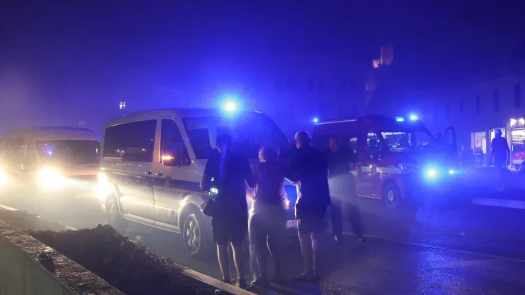 Vatra guta Omi&scaron;: Pogledajte užasne prizore bijega iz gorućeg grada