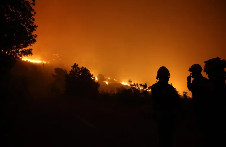 Ovo su prizori iz vatrene noći: Omi&scaron; u dimu i plamenu, vatra se nezaustavljivo &scaron;iri