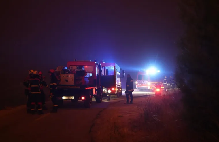 Ovo su prizori iz vatrene noći: Omi&scaron; u dimu i plamenu, vatra se nezaustavljivo &scaron;iri