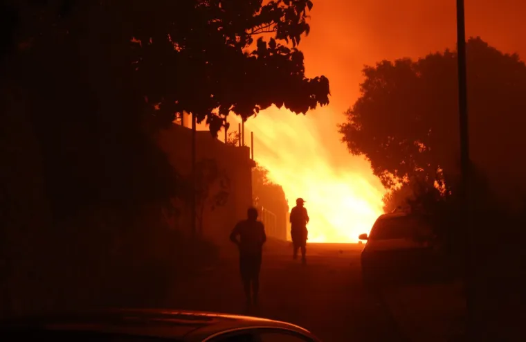 Ovo su prizori iz vatrene noći: Omi&scaron; u dimu i plamenu, vatra se nezaustavljivo &scaron;iri