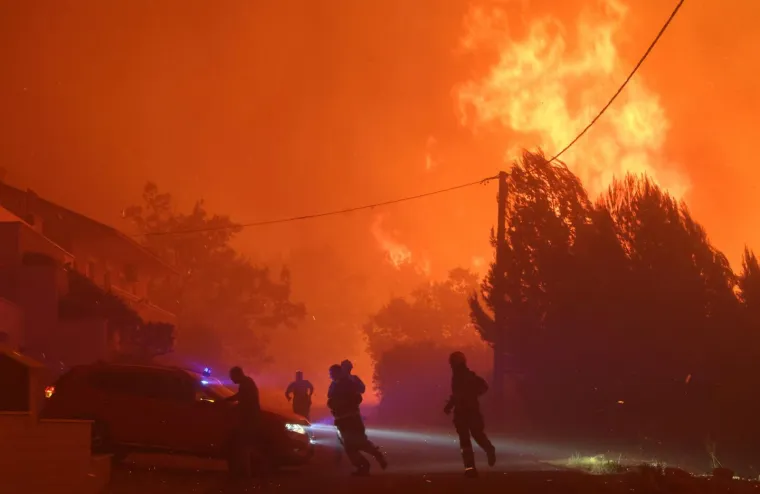 Ovo su prizori iz vatrene noći: Omi&scaron; u dimu i plamenu, vatra se nezaustavljivo &scaron;iri
