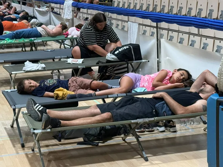 Ovo su prizori iz vatrene noći: Omi&scaron; u dimu i plamenu, vatra se nezaustavljivo &scaron;iri
