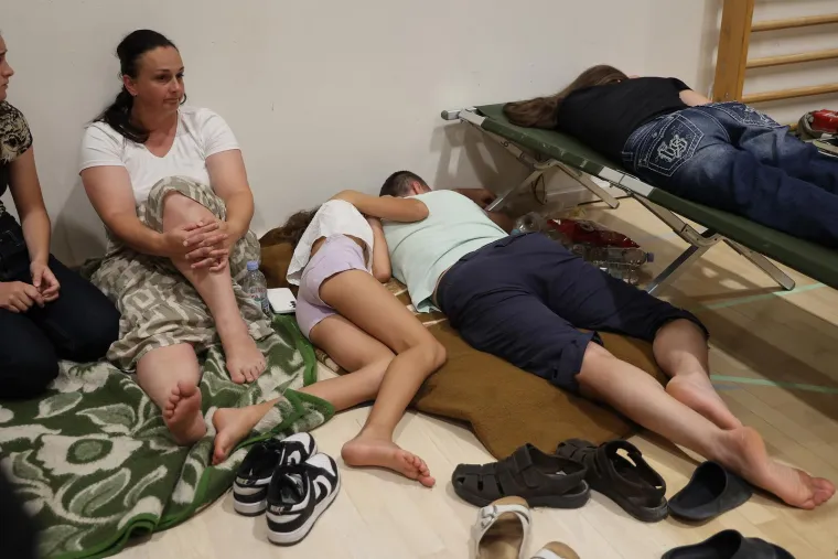 Bježali pred vatrenom stihijom kod Omi&scaron;a: Dvorana postala utoči&scaron;te za evakuirane