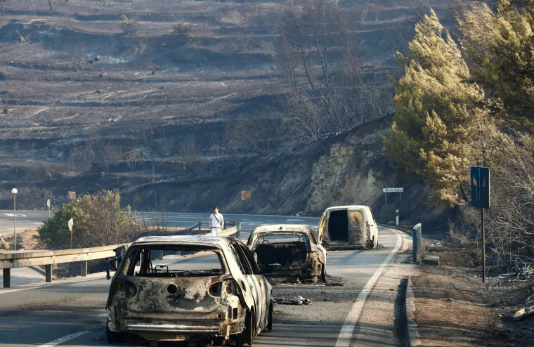Ovako Omi&scaron; izgleda jutros: Sve je spaljeno, pogledajte izgorjele automobile i ogromnu &scaron;tetu