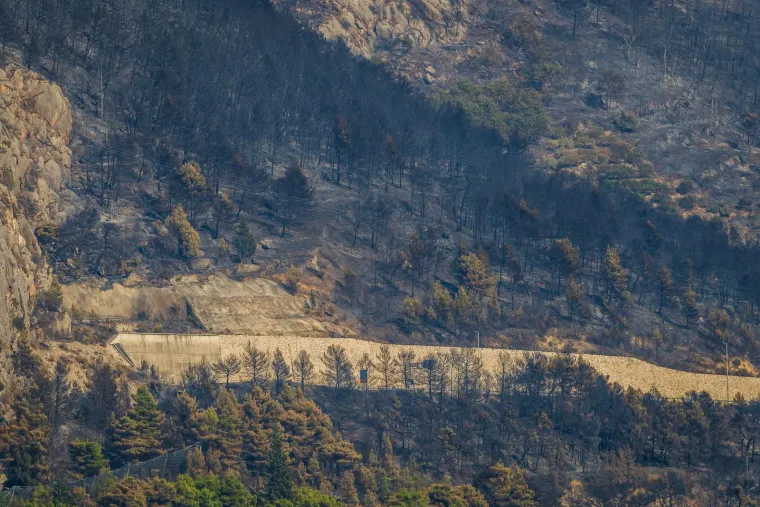 Prizori nakon noći kakvu Hrvatska ne pamti: Pogledajte &scaron;to je ostalo iza vatrene stihije kod Omi&scaron;a