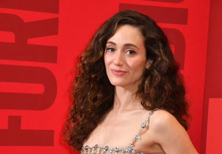 Glumila zapu&scaron;tenu buntovnicu, a izvan kamera obara s nogu: Kako se mijenjala fatalna Emmy Rossum