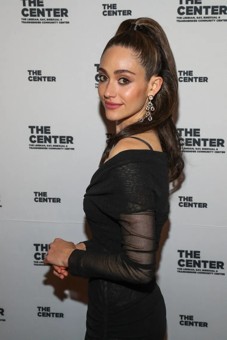 Glumila zapu&scaron;tenu buntovnicu, a izvan kamera obara s nogu: Kako se mijenjala fatalna Emmy Rossum
