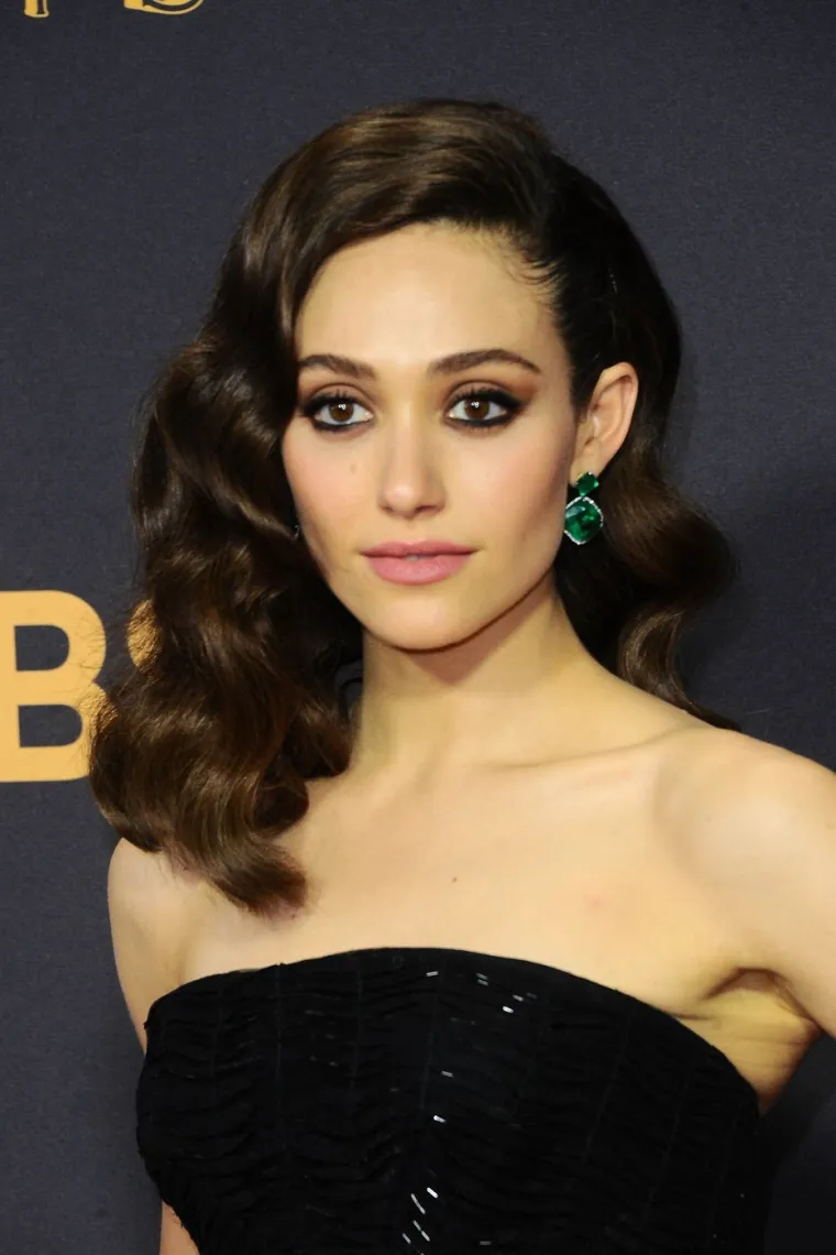 Glumila zapu&scaron;tenu buntovnicu, a izvan kamera obara s nogu: Kako se mijenjala fatalna Emmy Rossum