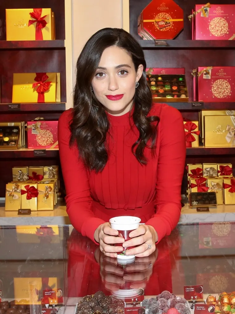 Glumila zapu&scaron;tenu buntovnicu, a izvan kamera obara s nogu: Kako se mijenjala fatalna Emmy Rossum
