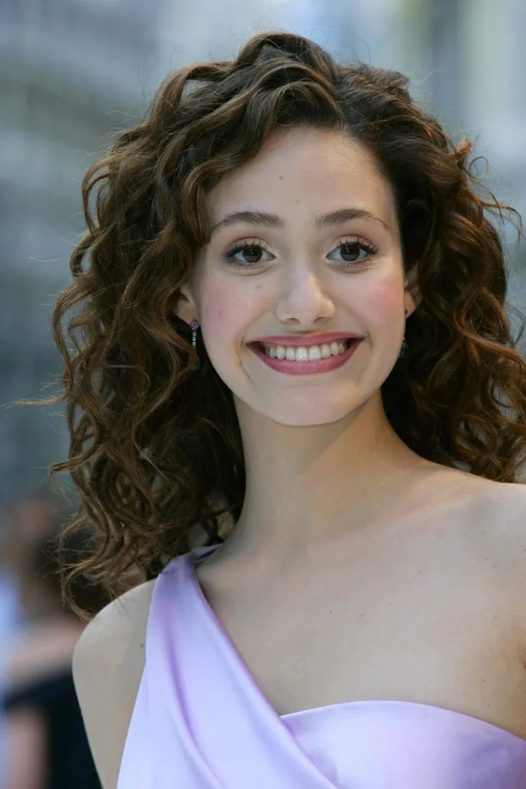 Glumila zapu&scaron;tenu buntovnicu, a izvan kamera obara s nogu: Kako se mijenjala fatalna Emmy Rossum
