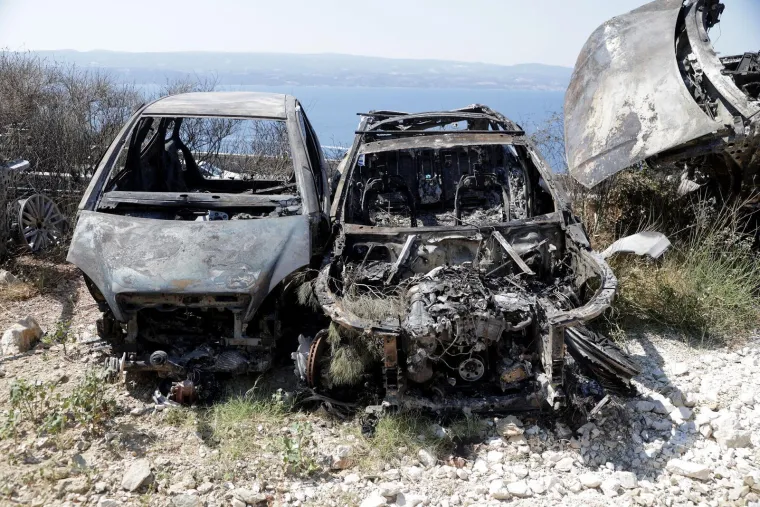 Požar ih pretvorio u olupine, stavili ih sve na hrpu: Pogledajte prizore koji ostavljaju bez riječi