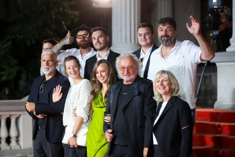 Filmske zvijezde, skupocjene haljine i blje&scaron;tavilo: Tko je sve zablistao na Sarajevo Film Festivalu?
