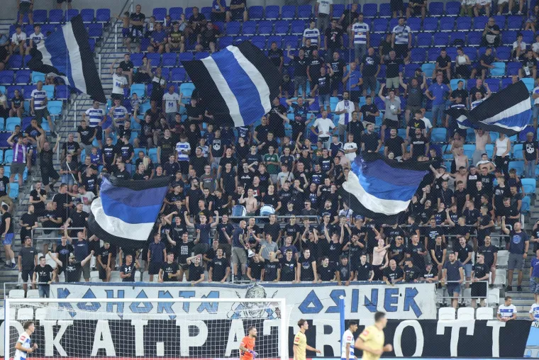 Tribine na Opusu pune: Evo koje 'lege i legice' su bile na utakmici, pažnju privukla plavu&scaron;a