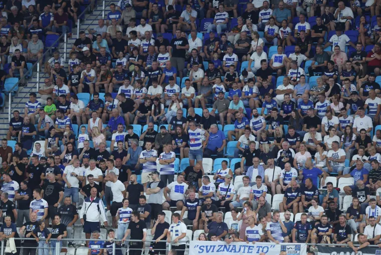 Tribine na Opusu pune: Evo koje 'lege i legice' su bile na utakmici, pažnju privukla plavu&scaron;a