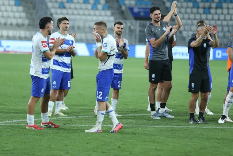 Tribine na Opusu pune: Evo koje 'lege i legice' su bile na utakmici, pažnju privukla plavu&scaron;a