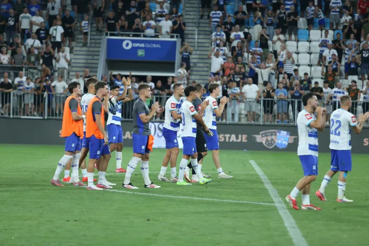 Tribine na Opusu pune: Evo koje 'lege i legice' su bile na utakmici, pažnju privukla plavu&scaron;a