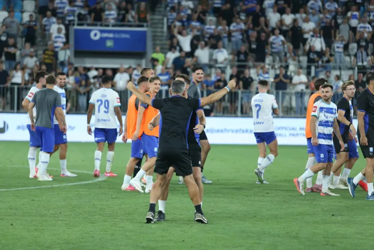 Tribine na Opusu pune: Evo koje 'lege i legice' su bile na utakmici, pažnju privukla plavu&scaron;a