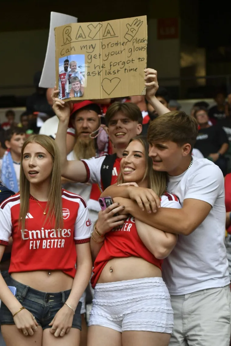 Dvije navijačice gledale lo&scaron; dan u 'uredu' Kove i Gvardiola: Je li to prokletstvo za Arsenal?