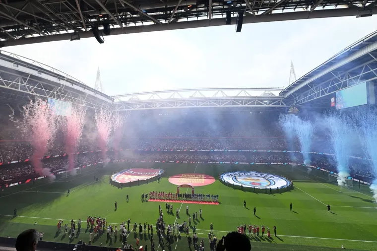 Dvije navijačice gledale lo&scaron; dan u 'uredu' Kove i Gvardiola: Je li to prokletstvo za Arsenal?